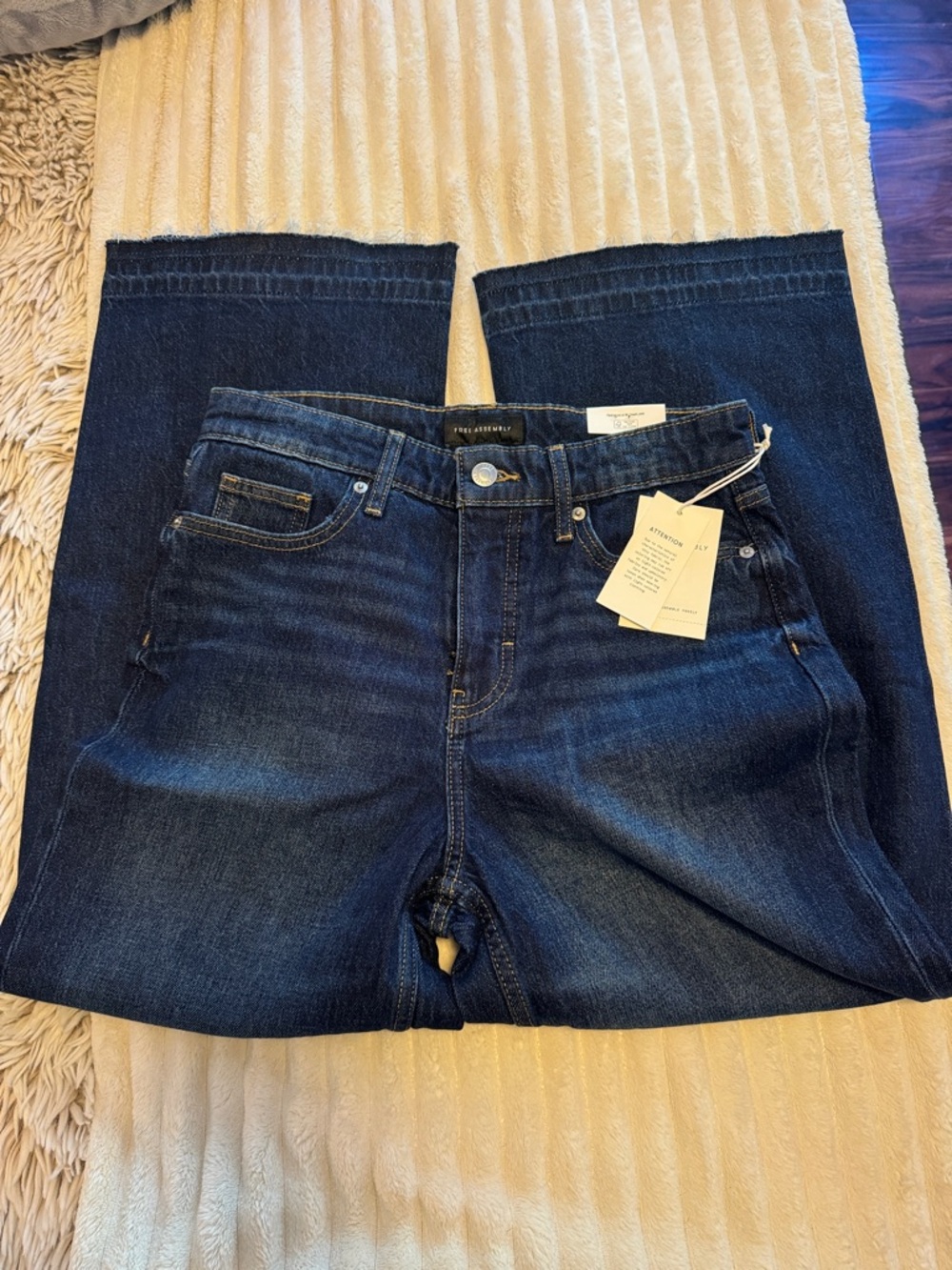Cropped Wide Leg Raw Hem High Rise Denim Jeans - Free Assembly - Picture 3 of 6